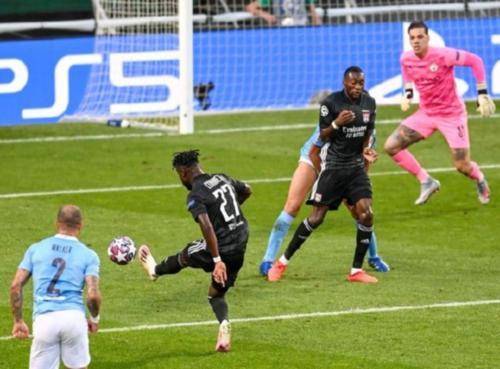  朗斯客场爆冷擒里昂 顽强防守缔造经典战例  