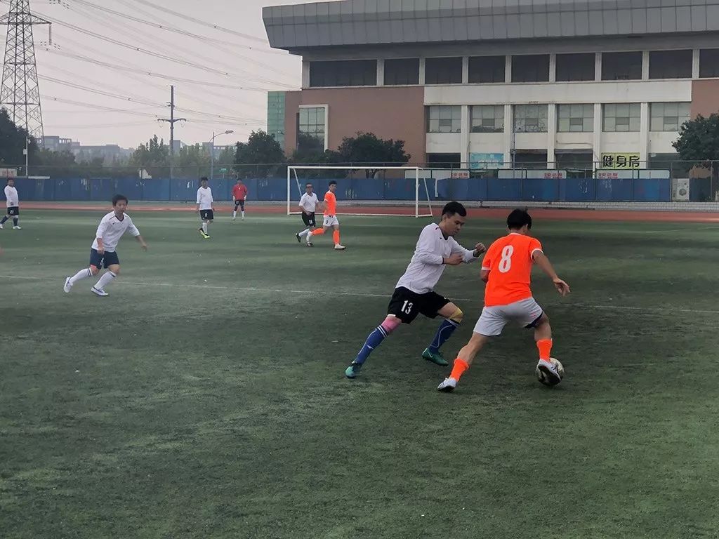  热那亚攻防转换流畅，团队配合打出漂亮足球  